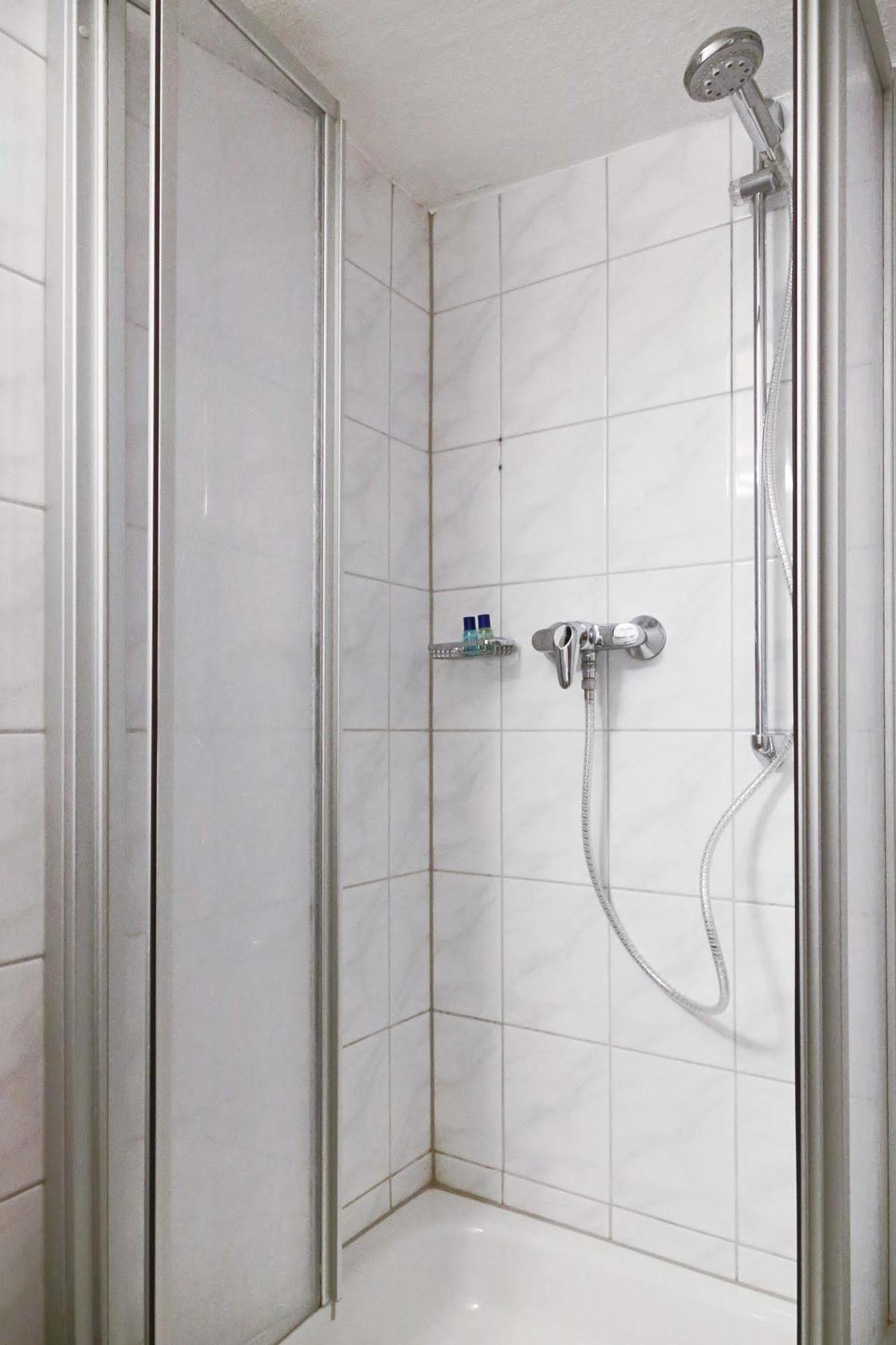 Hotel Haus Landgraf วัลล์ดอร์ฟ ภายนอก รูปภาพ