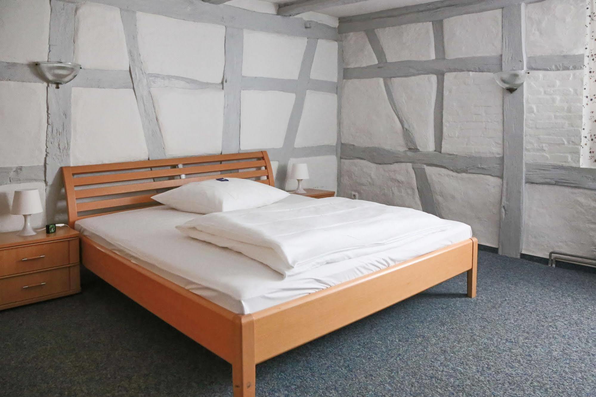 Hotel Haus Landgraf วัลล์ดอร์ฟ ภายนอก รูปภาพ