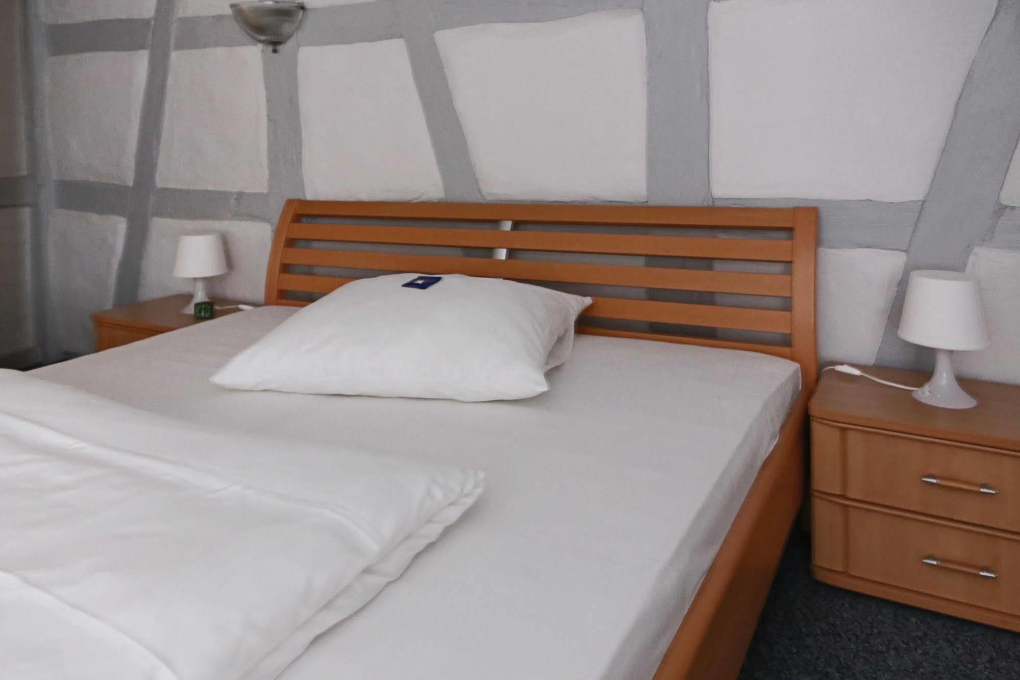 Hotel Haus Landgraf วัลล์ดอร์ฟ ภายนอก รูปภาพ